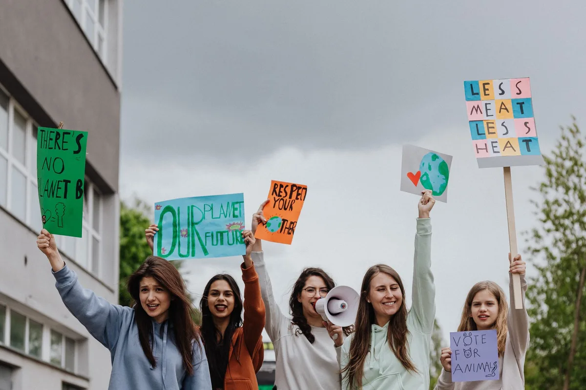 Symbolische Darstellung von Nachhaltigkeitszielen und Frauenrechten