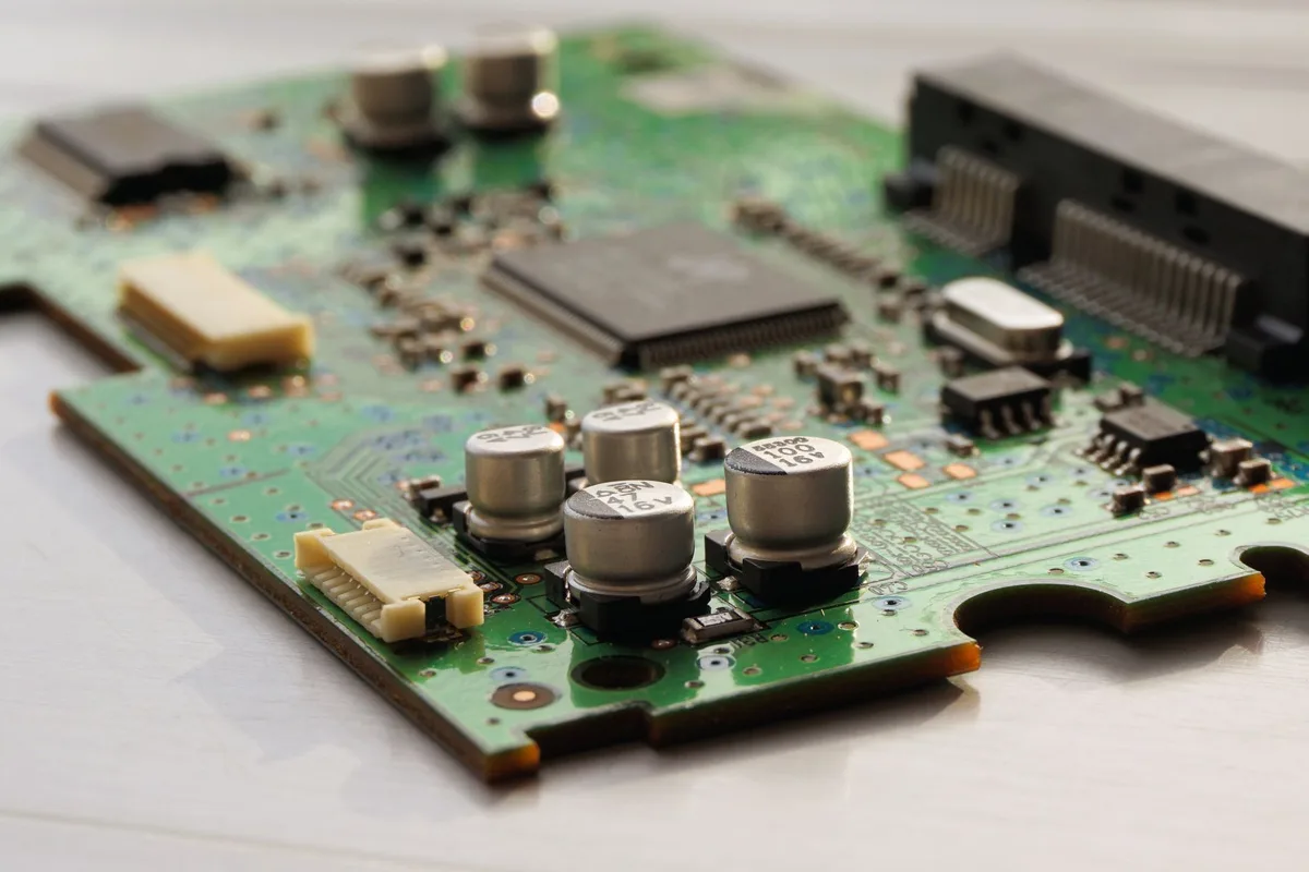 Electronic components and circuit board with various microchips and resistors