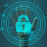 Abstrakte Darstellung von Verschlüsselung und Datenschutz mit Zahlenschloss und digitalem Code